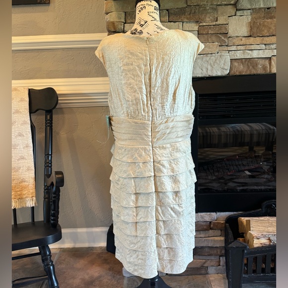 Elegant Champagne Sleeveless Dress - Picture 5 of 9